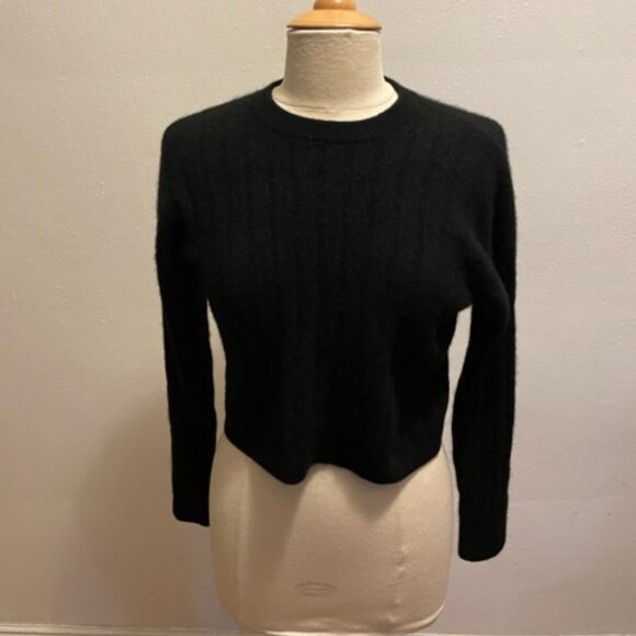 NADAAM lightweight cashmere Ribbed Cropped Sweater in Black - Picture 4 of 9